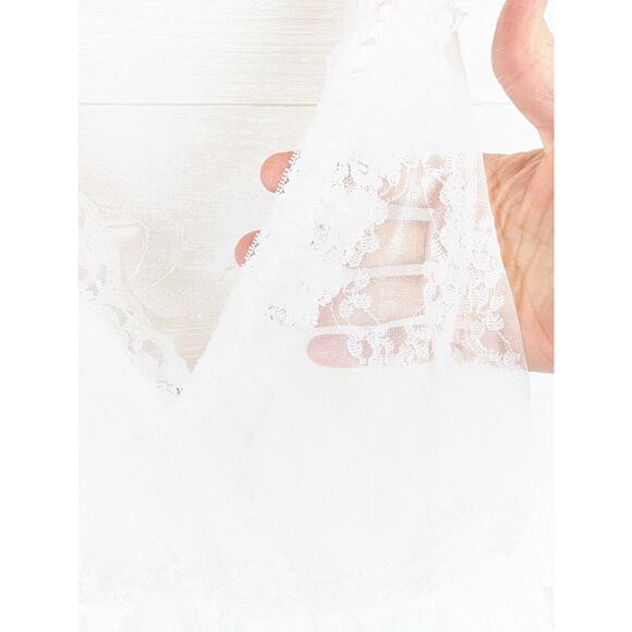 Elegant White Lace Chemise - Picture 9 of 11